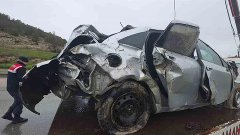 Kütahya'da Trafik Kazası: 1 Ölü 1 Yaralı
