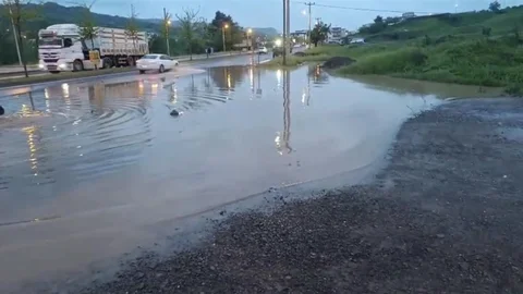Diyarbakır’da Sağanak Yağış Etkili Oldu
