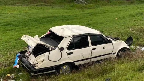 Bilecik'te Otomobil Tarlaya Uçtu