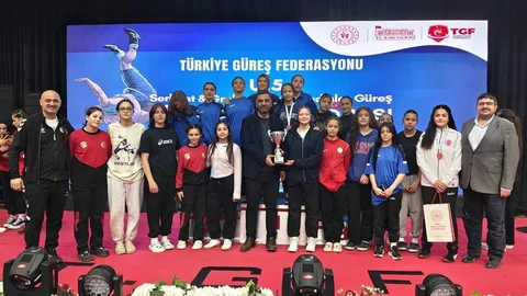 Afyonkarahisar Sporcuları Kars'tan Madalyalarla Döndü