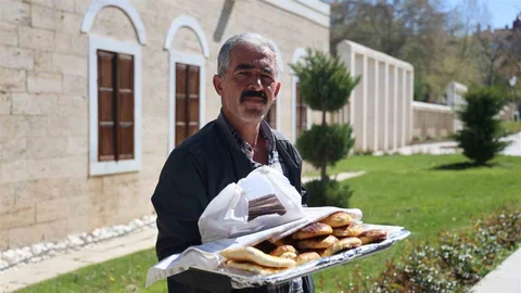 Emekli Babanın Poğaça Satışı İle Destek Mücadelesi
