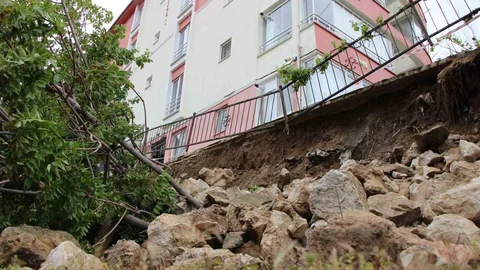 Amasya'da İstinat Duvarı Çöktü