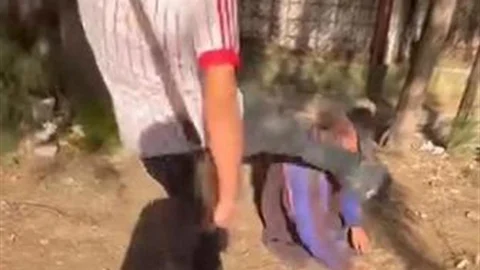 İzmir'de Yaşlı Adamı Tekmeleyenler Tutuklandı