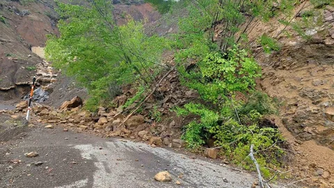 Kastamonu'da Heyelan Nedeniyle Yol Kapandı