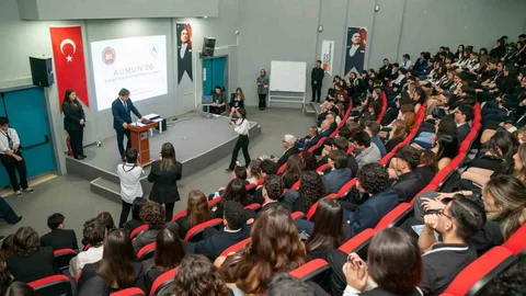 Antalya'da Gençler Dünya Gündemini Tartışıyor