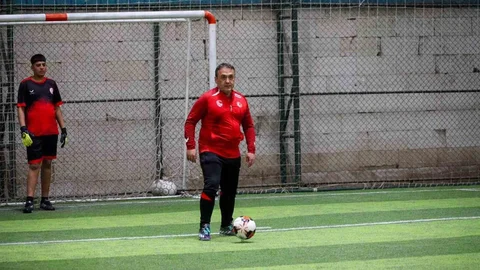 Bilecik'te Vali Çocuklarla Futbol Oynadı