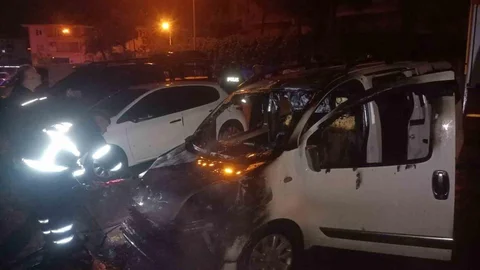 Batman'da Park Halindeki Araç Yandı
