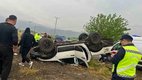 Osmaniye'de Tarlaya Devrilen Araçta Yaralı Var