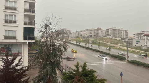Gaziantep'te Şiddetli Yağış ve Dolu Etkili Oldu