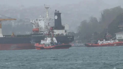 İstanbul Boğazı'na Gemi Geçişi İzni Verildi
