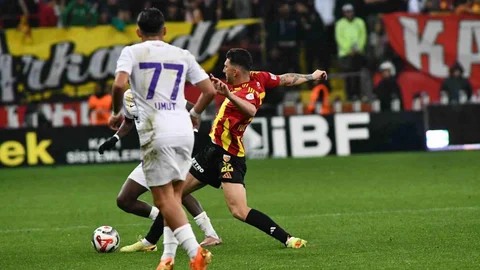 Kayseri'de Süper Lig Maçı Devam Ediyor