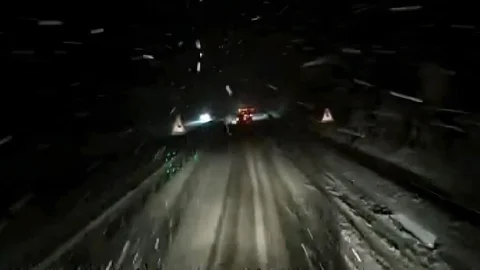 Ani Kar Yağışı Nedeniyle Yollar Kapandı
