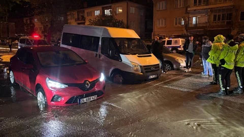 Erzincan'da Çöken Yol Kazaya Neden Oldu