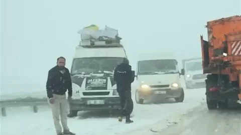 Erzurum'da Bahar Kışa Dönüştü