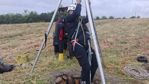 Osmaniye'de İçme Suyu Kuyusuna Düşen Tilki Kurtarıldı