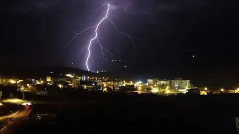 Yıldırımın Zarar Verdiği Elektrik Hatları