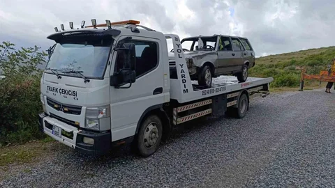Manavgat’ta Şarampole Uçan Araçta Yaralılar Var