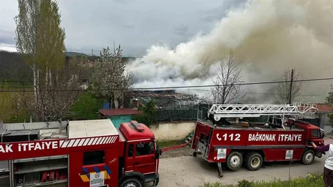 Isparta'da İki Katlı Evde Yangın Çıktı