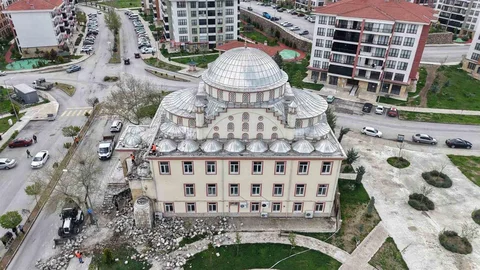 Elazığ'da Yıldırımın Yıktığı Cami Görüntülendi