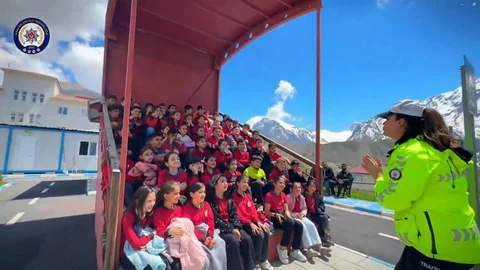 Hakkari'de Öğrencilere Trafik Eğitimi Verildi