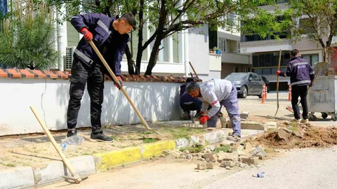 Altıeylül'de Parklar Yenileniyor