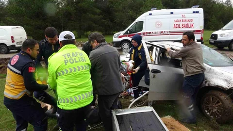 Kastamonu'da Takla Atan Otomobilden Yaralı Çift Çıktı