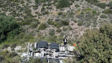 İzmir'de Beton Mikseri Devrildi