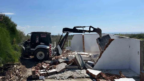 Çanakkale'de Kaçak Yapılar Yıkıldı