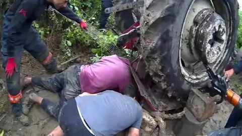 Mersin'de Devrilen Traktör Kazası