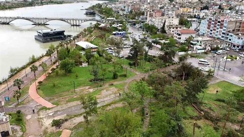 Şanlıurfa'da Fırtına Nedeniyle Okullar Tatil Edildi