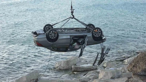 Van'da Otomobil Gölü'ne Uçtu