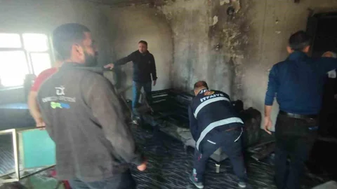 Başkale'de Evde Yangın Çıktı