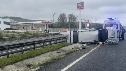 Eskişehir'de Kontrolden Çıkan Araç Yan Yattı