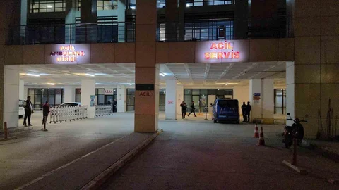 Askeri Araç Duvara Çarptı, 2 Asker Yaralandı
