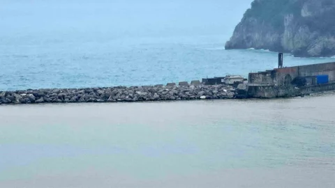 Zonguldak Limanı Sarı Renkte Görünüyor