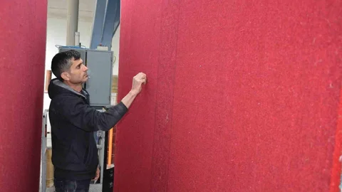 Bursa Ulu Cami Halıları Demirci'de Dokunuyor