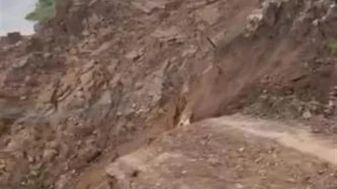 Siirt'te Toprak Kayması Tedirginlik Yarattı