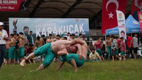 Tarsus'ta 455 Güreşçi Kıyasıya Mücadele Etti