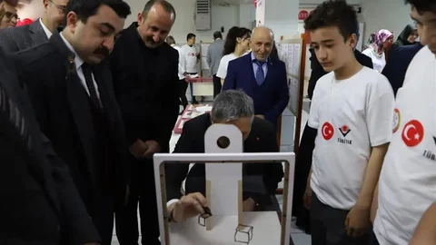 Bayburt'ta Öğrenciler Bilim Fuarı Düzenledi