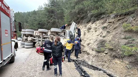 Bolu'da Kamyon Devrildi, Bir Kişi Hayatını Kaybetti