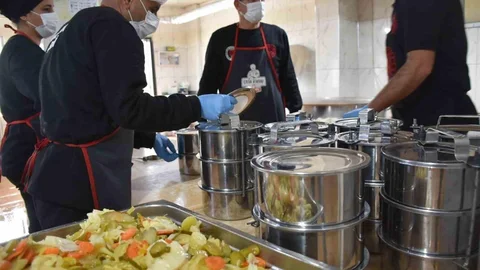 Sason'da Sıcak Yemek Desteği Devam Ediyor