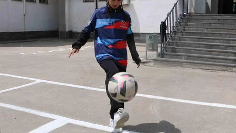 Diyarbakırlı Kız Futbol Takımından Tarihi Başarı