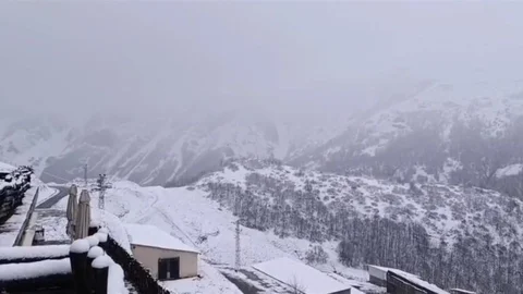 Tunceli'de Baharda Kar Yağışı