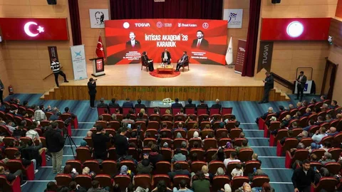 Kasapoğlu, Karabük Üniversitesinde Gençlerle Bir Araya Geldi