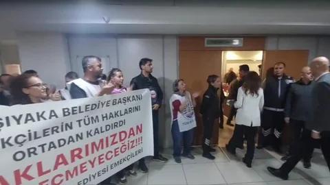 Karşıyaka'da Memurlar Protesto Eylemi