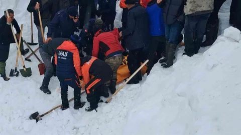 Artvin'de Çığ Altında Kayıp Bülent Gezer Bulundu