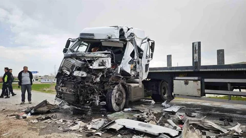 Ahlat’ta Tır Kazası: 1 Yaralı