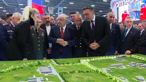 Milli Savunma Bakanı Güler İstanbul'da Teknolojileri İnceledi