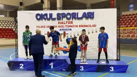 Ağrı'da Halter Şampiyonu Öğrenci