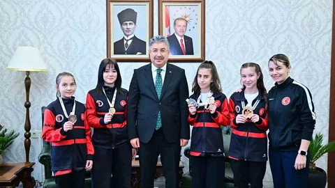 Eskişehir'de Vali Yılmaz'dan Sporculara Destek
